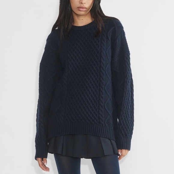 Aritzia Sunday Best Pegy Sweater - L - Picture 1 of 7